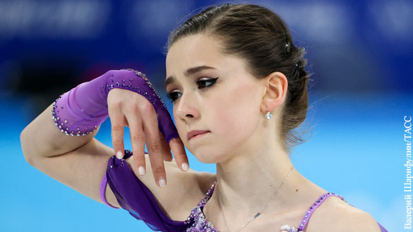 Валиева с ошибкой на тройном акселе лидирует в короткой программе на Олимпиаде