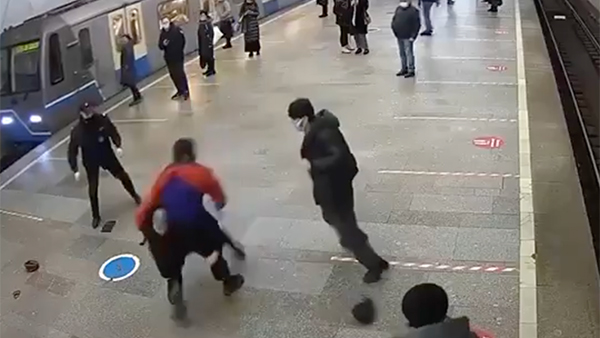 Задержан второй участник нападения на полицейских в метро Москвы