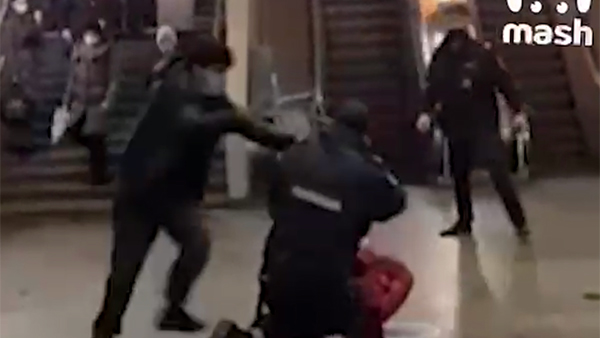 Генерал МВД прокомментировал нападение на полицейских в метро Москвы