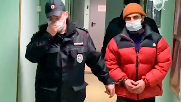 Появилось видео задержания напавших на полицейских в метро Москвы
