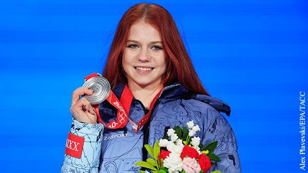 Фигуристка Трусова сняла медаль сразу после награждения на Олимпиаде
