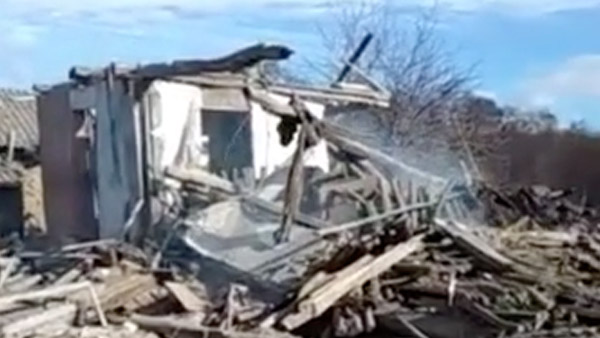 В Ростовской области на границе с Украиной снаряд разрушил дом