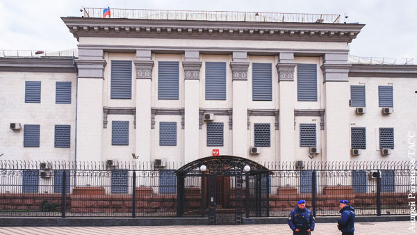 МИД объявил об эвакуации персонала российского посольства с Украины