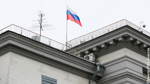 Российское посольство на Украине спустило флаги