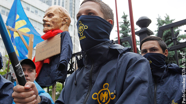 Запад продолжает на Украине дело Ленина