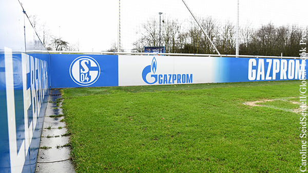 ФК «Шальке» снял логотип Газпрома с маек команды из-за Украины