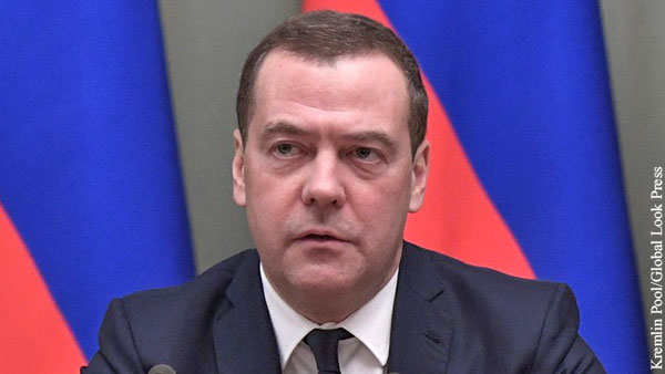 Медведев предупредил о симметричном ответе на арест денег россиян за рубежом