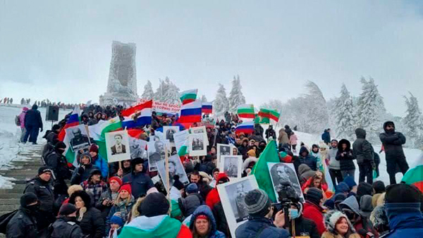 Премьера Болгарии освистали в Шипке за антироссийскую позицию