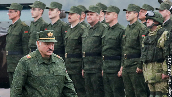 Лукашенко поручил белорусским военным не допустить удар с тыла «по людям из России»