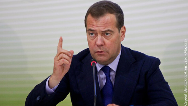 Медведев: Народы Запада предъявят своим правительствам счет за санкции против РФ