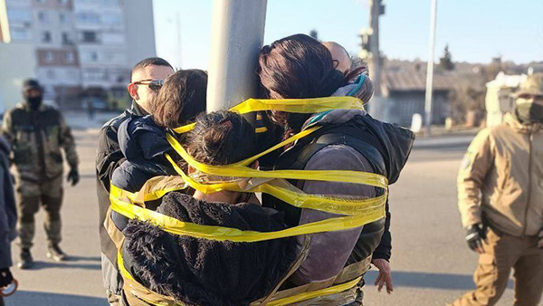 Бежавших из Киева цыганских детей привязали к столбам во Львове