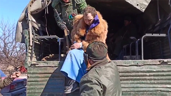 Украинские военные попытались покинуть Мариуполь в женской одежде