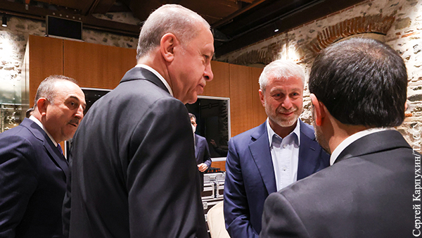 Абрамович перед началом переговоров пообщался с Эрдоганом