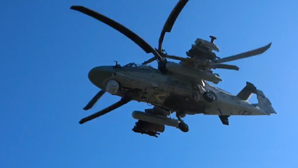 Опубликовано видео уничтожения военной техники ВСУ российскими вертолетами Ка-52