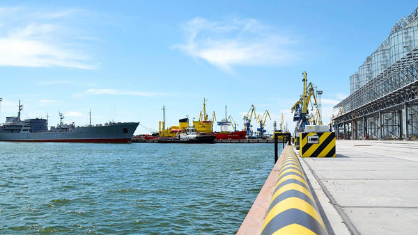 В ДНР заявили о захвате «Азовом» двух иностранных судов в порту Мариуполя