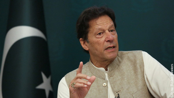 Отстраненный премьер Пакистана обвинил «внешние силы» в смене власти в стране