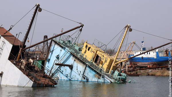 В порту Мариуполя освободили экипажи двух задержанных «Азовом» судов