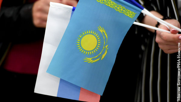 В мире: Казахстан лавирует в битве между Россией и Западом