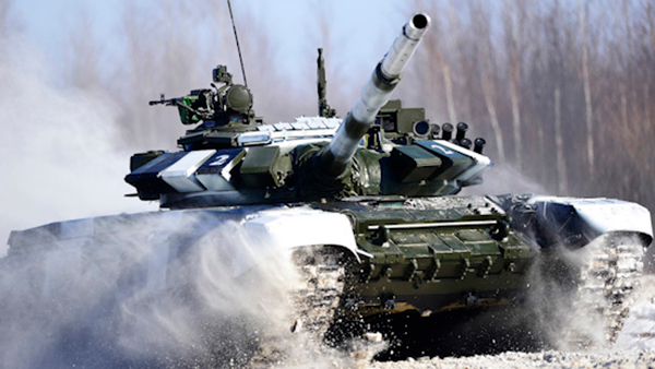 Попавший в засаду российский Т-80 выдержал попадания нескольких украинских ракет