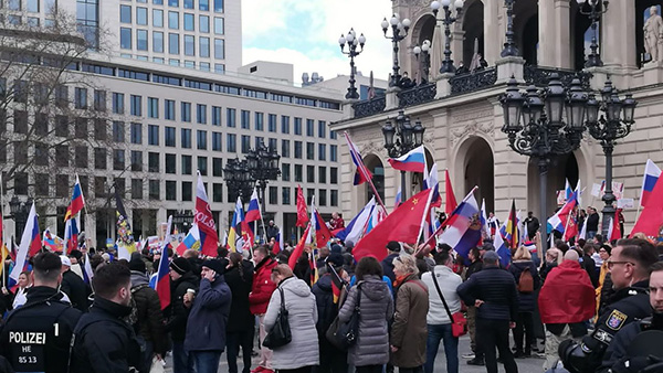 Митинги за Россию объединили в Германии русских, евреев и немцев