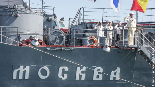 Экипаж крейсера «Москва» доставлен в Севастополь