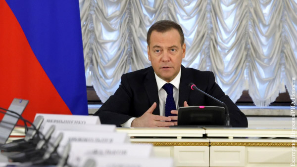Медведев посмеялся над посвященным ему украинским фейком