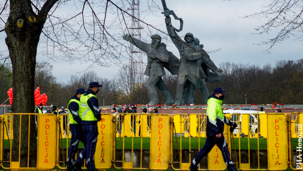 Прибалтика в угоду Украине искореняет День Победы