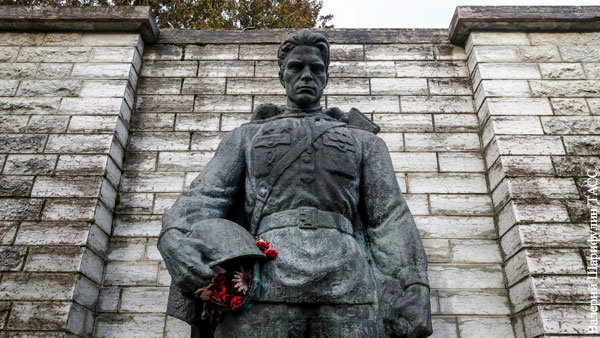 СК возбудил дело о повреждении памятника советским воинам в Таллине