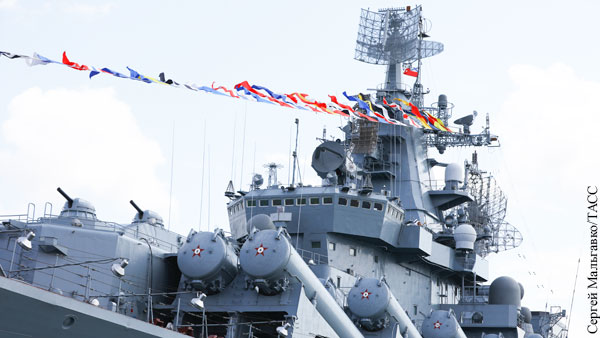 Из-за пожара на крейсере «Москва» погиб военнослужащий, 27 пропали без вести