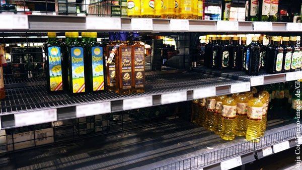 В британских супермаркетах ввели ограничения на продажу растительного масла