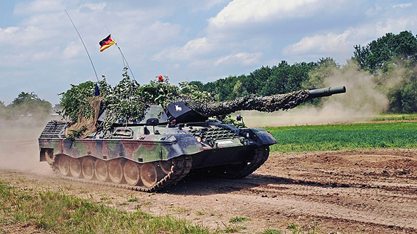 Немецкие оружейники предложили поставить Украине 88 старых танков Leopard и 100 гаубиц