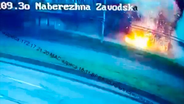 Ракетный удар по Амурскому мосту в Днепропетровске попал на видео