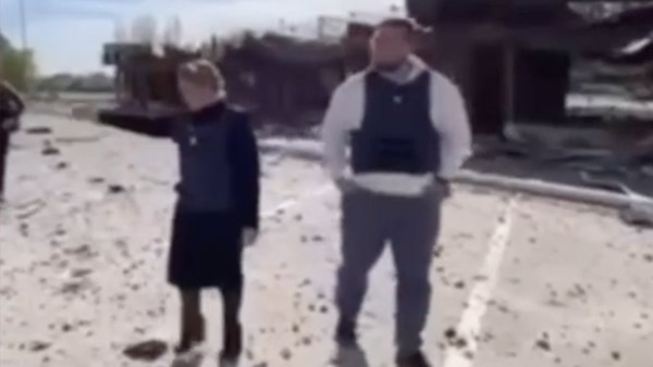 Российские блогеры высмеяли Тимошенко на каблуках и в бронежилете в Харьковской области