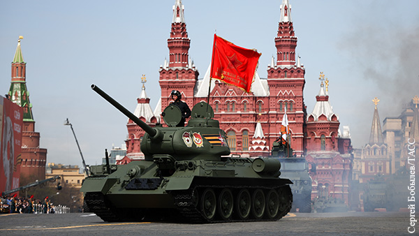 Парад Победы начался на Красной площади