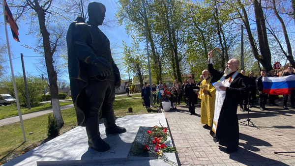 В Калининградской области установили точную копию таллинского «бронзового солдата»