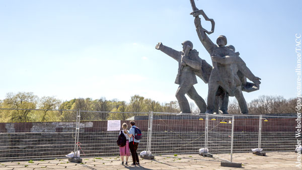 В Риге началась подготовка к демонтажу памятника советским воинам