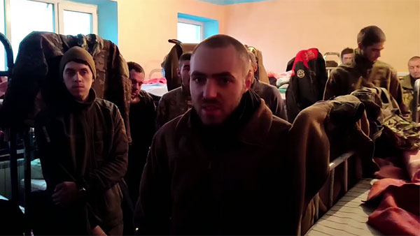 Сдавшиеся в плен боевики «Азова» рассказали об условиях содержания