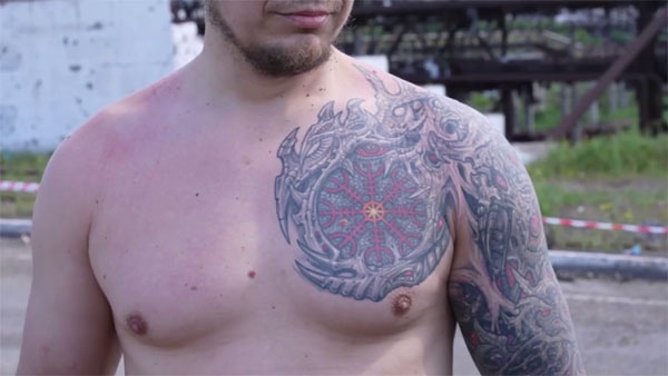 Минобороны показало татуировки сдавшихся на «Азовстали» националистов