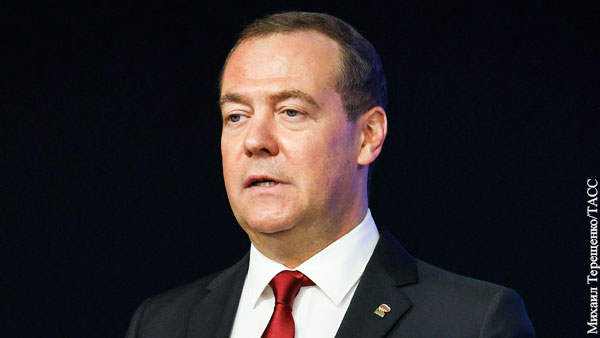 Медведев призвал заменить термин «импортозамещение»