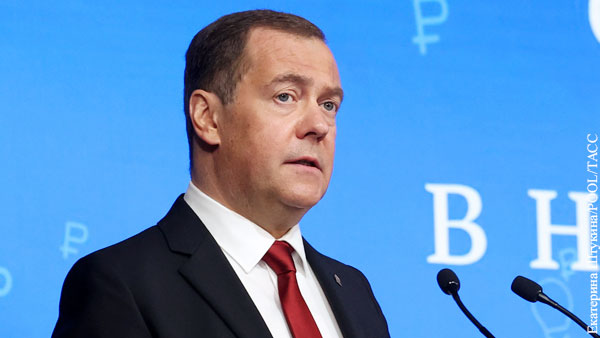 Медведев назвал требования Зеленского «категоричными до идиотизма»