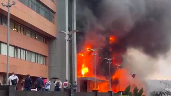 Крупный пожар произошел в бизнес-центре «Гранд Сетунь плаза» в Москве