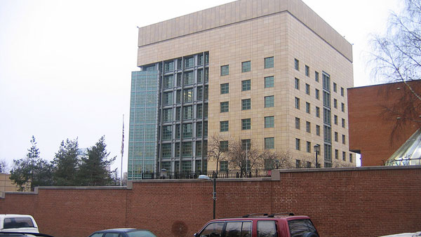 Посол США допустил взаимное закрытие посольств Москвой и Вашингтоном