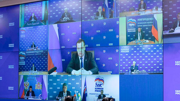 Медведев обсудил темпы социальной газификации с врио губернаторов трех регионов