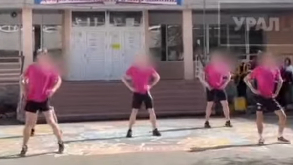 Завуча лицея в Екатеринбурге уволили за «ЛГБТ-танец» школьников