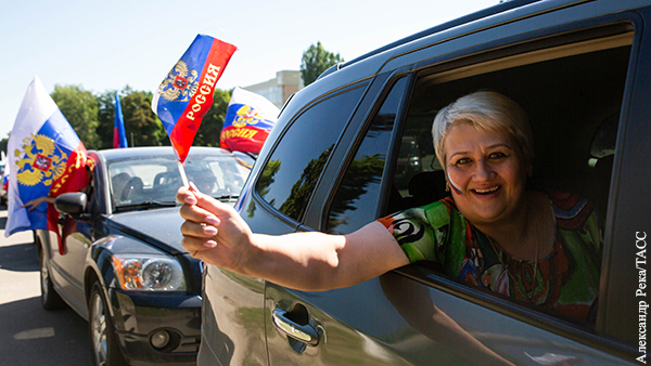 В ЛНР проходит автопробег, приуроченный ко Дню России