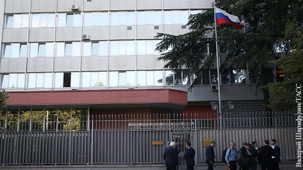 СМИ: В Сербии сообщили о «минировании» посольства России