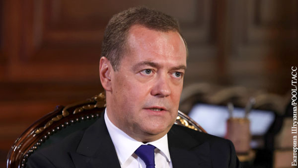 Медведев: Паровоз западной экономики и цифровых валют летит в стену на полных парах