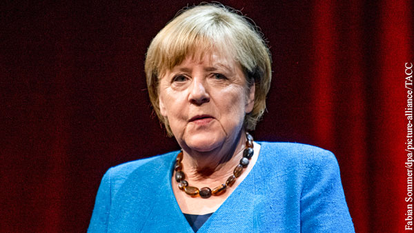 Меркель заявила, что ее отставка могла стать причиной спецоперации на Украине
