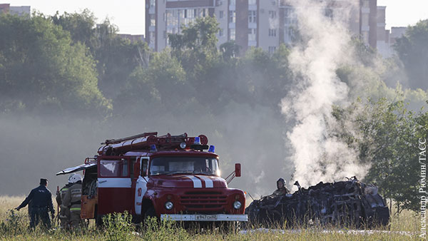 Экипаж Ил-76 пытался отвести самолет от столкновения с домами в Рязани