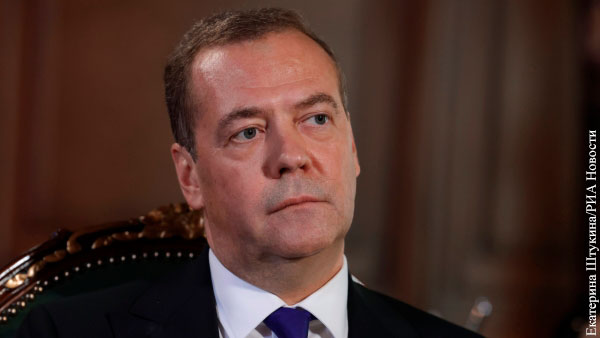 Медведев пообещал «перекрыть кислород» Прибалтике